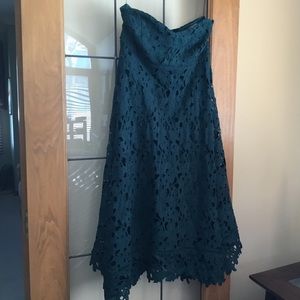 Strapless lace maternity dress